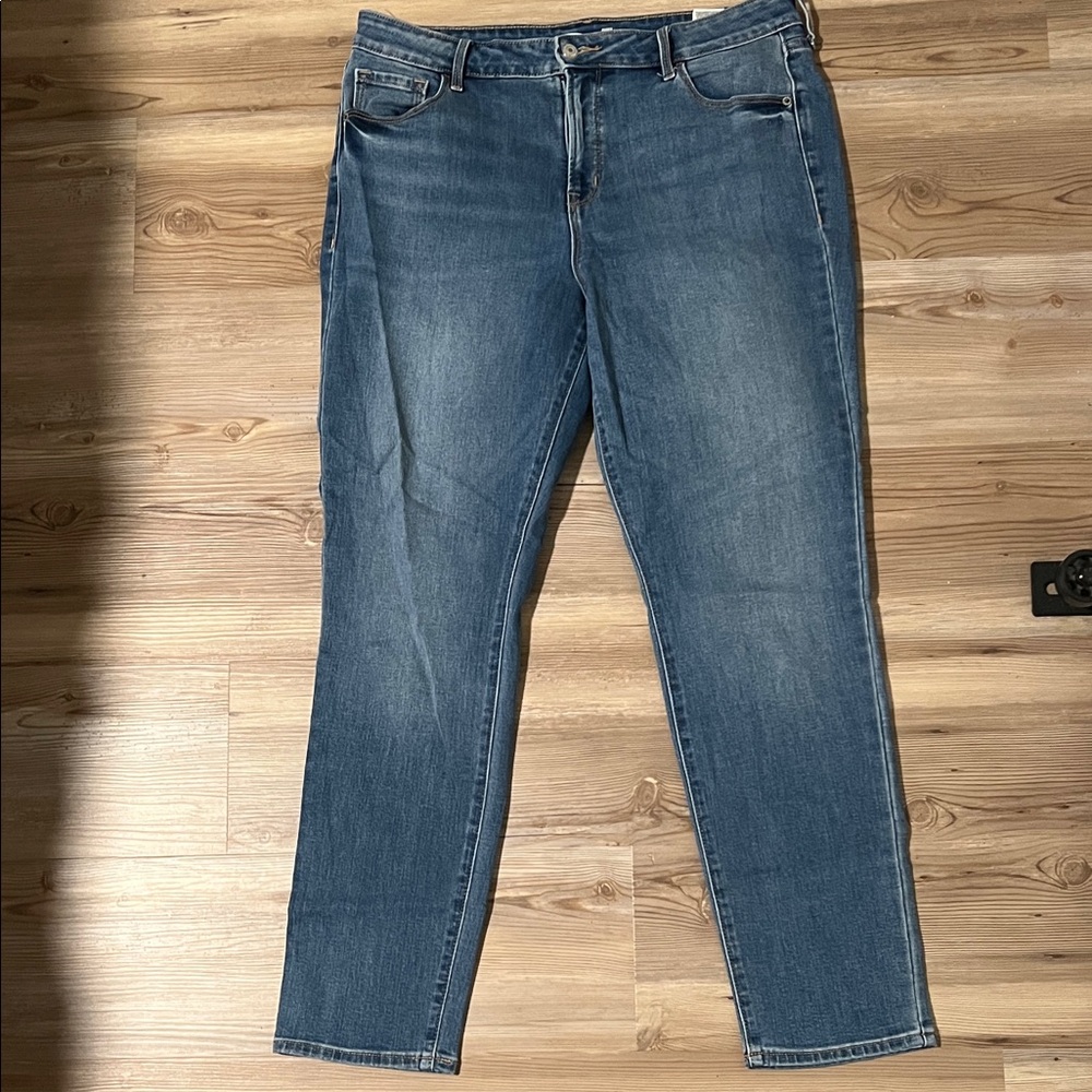 Old Navy Women's Straight Leg Jeans in Blue